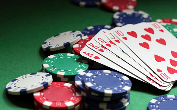 Kinh nghiệm cách chơi Poker online điển hình mà bạn cần biết